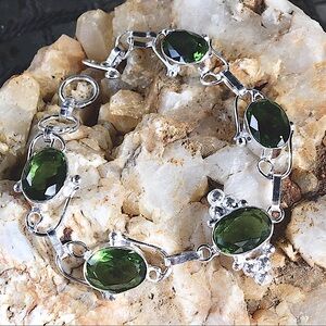 Faceted green crystal link bracelet NWT